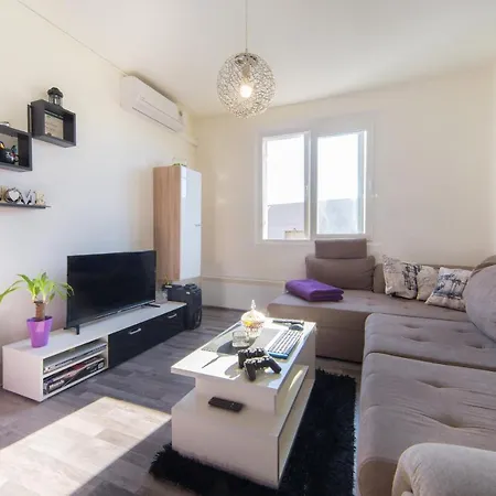 Caluna アパート ポドゥゴラ