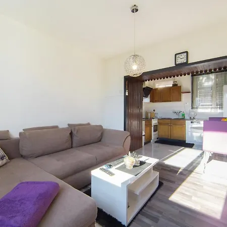 Caluna Apartment
